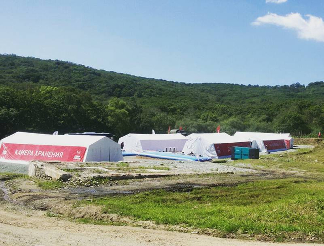 Temporary-living-quarters-on-construction-site